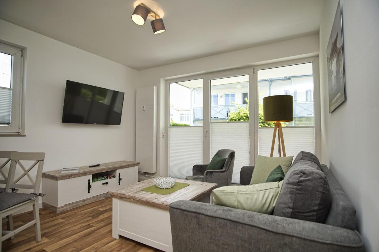 Terrasse, Gratis Nutzung Vom Ahoi Erlebnisbad Und Sauna In Sellin - Villa Karola Fewo 02 Goehren  Extérieur photo