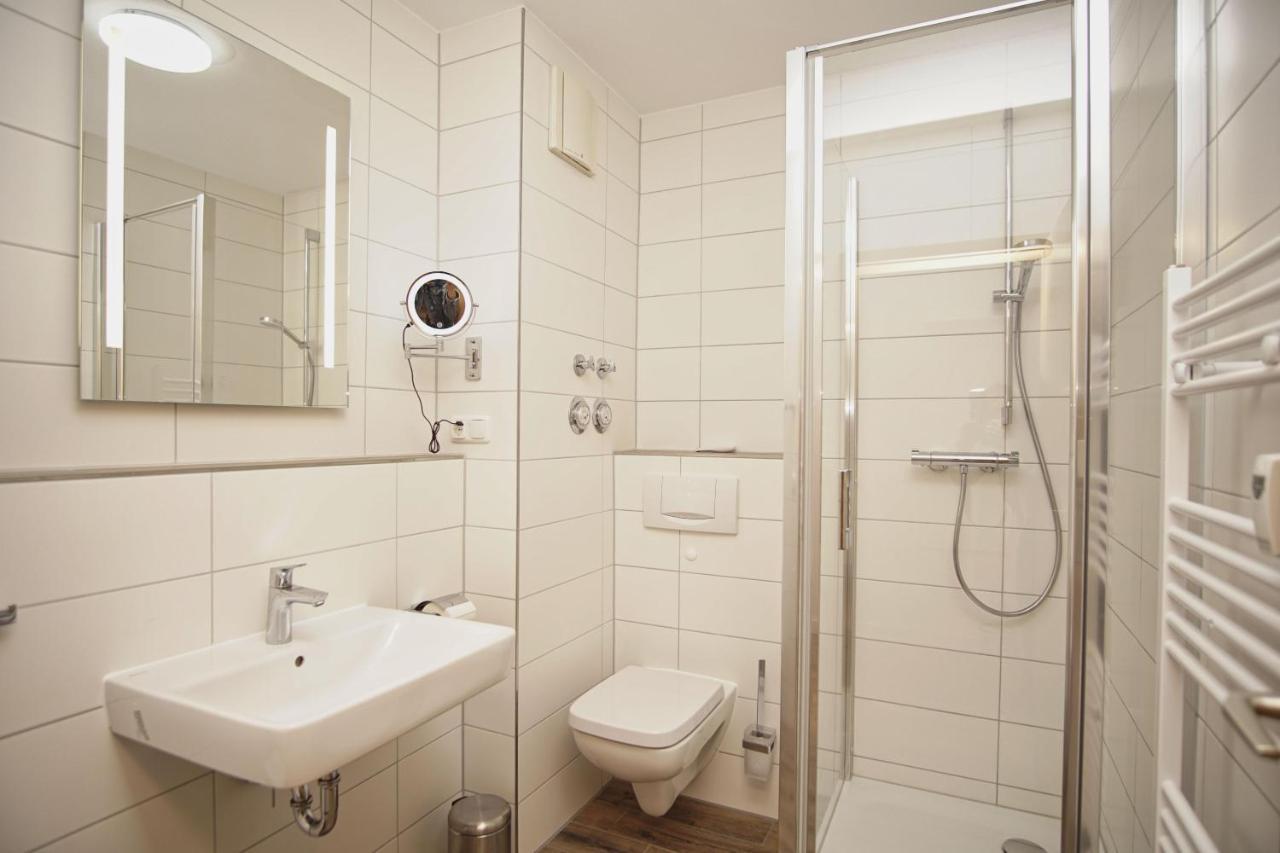 Terrasse, Gratis Nutzung Vom Ahoi Erlebnisbad Und Sauna In Sellin - Villa Karola Fewo 02 Goehren  Extérieur photo